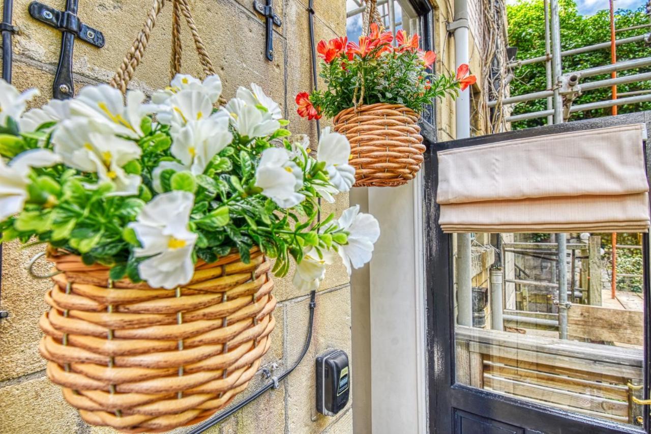 2 Bedroom Apartment In Bath City Centre With Garden & Free Parking Εξωτερικό φωτογραφία