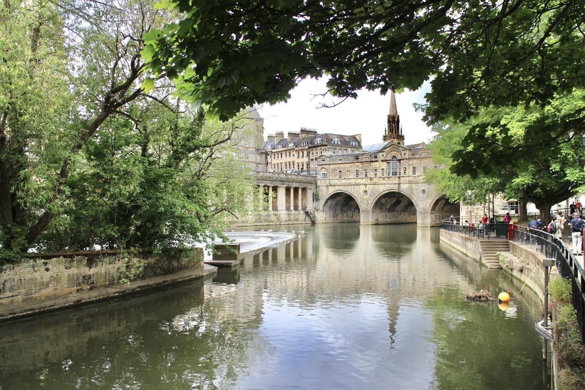 2 Bedroom Apartment In Bath City Centre With Garden & Free Parking Εξωτερικό φωτογραφία